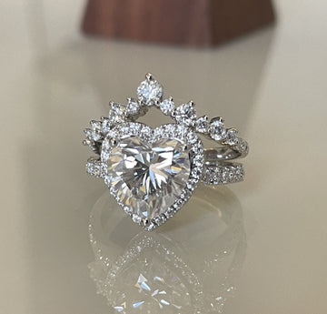 Solid Gold Heart Cut Moissanite Engagement Ring and Wedding Band Set, Classic Bridal Ring Set, Art Deco Ring, Anniversary Gift for Woman
