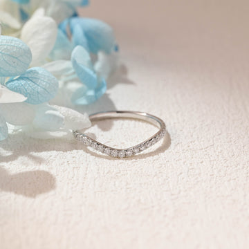Chevron-shaped Round Cut Moissanite Wedding Band for Women