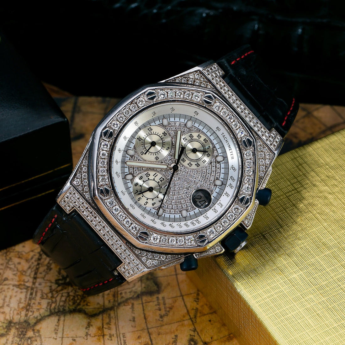 Street Crown Watch Silver Diamond Dial With Leather Bracelet