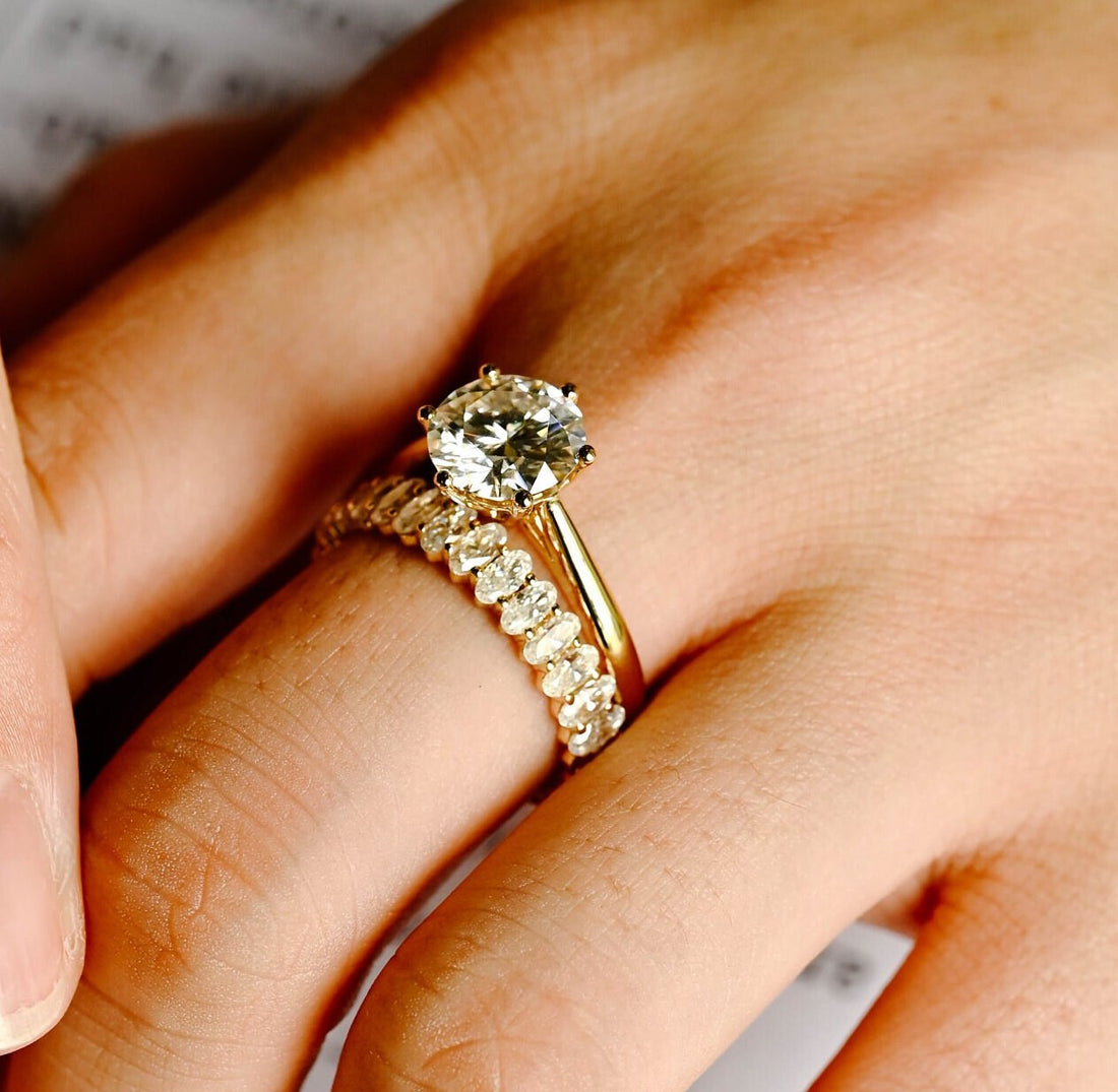 Unique Round Cut Moissanite Dainty Classic 6 Prongs Bridal Ring Set