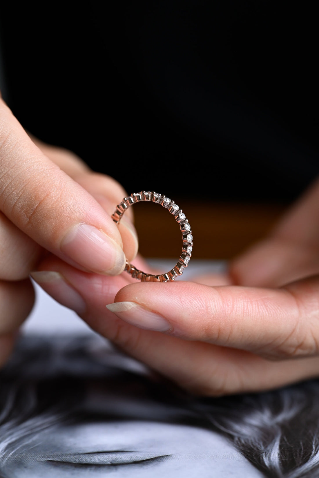 Floating Bubble Round Moissanite Wedding Band for Woman