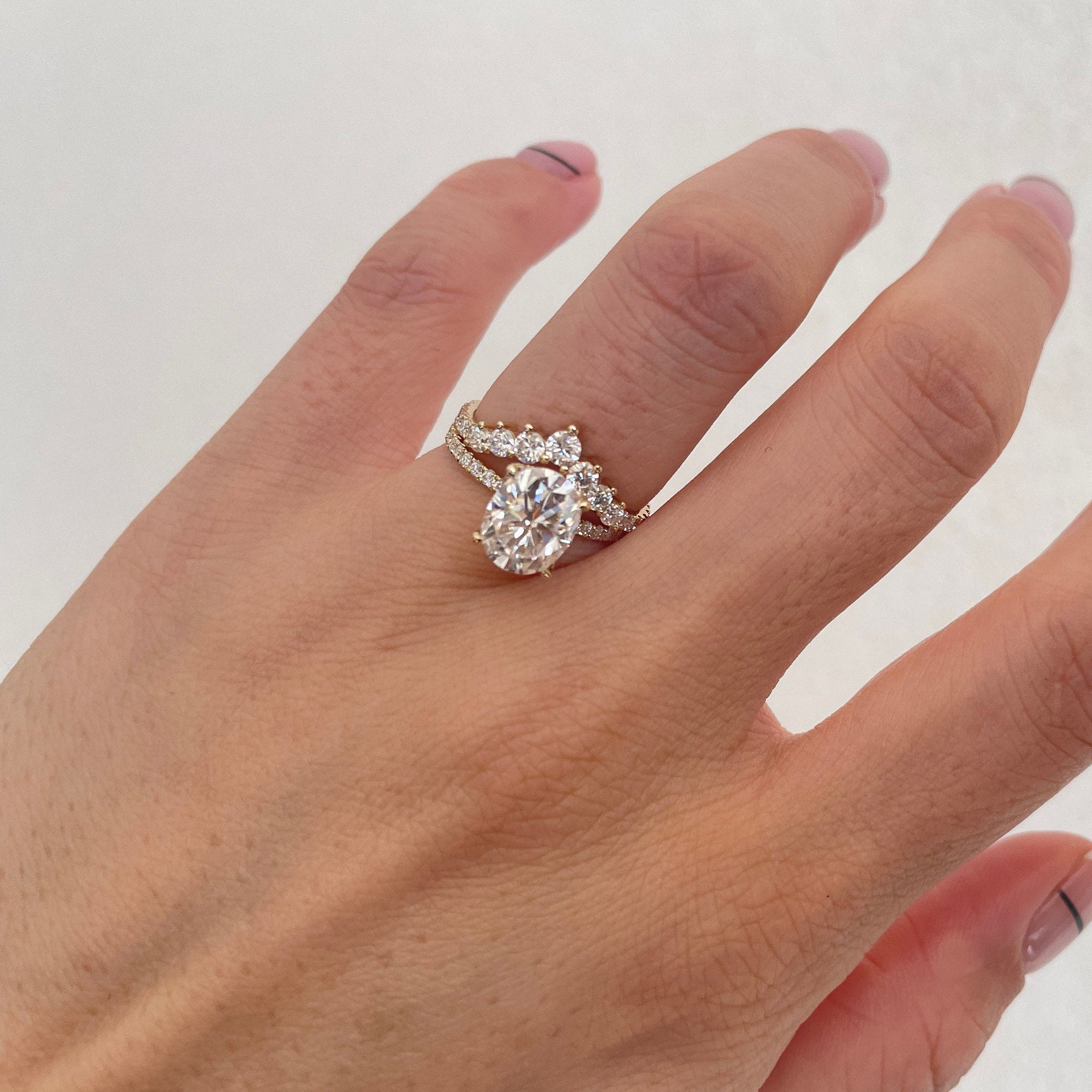 Oval Flower Moissanite Engagement Ring Set, Floral Vintage Moissanite Ring, Unique Oval Pave Bridal Set, 9K/14K/18K Gold Oval Ring Gift