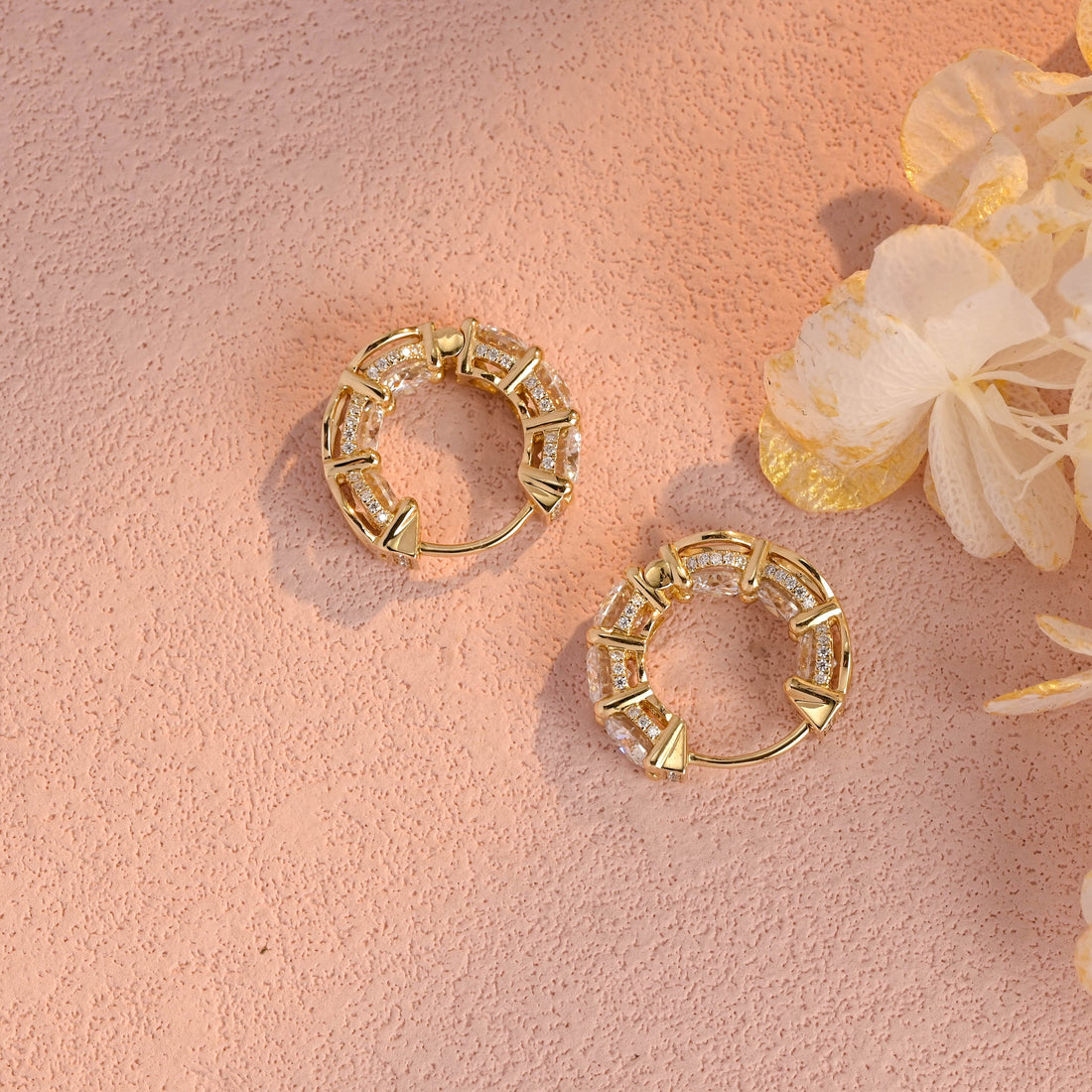 Round Moissanite Huggie Earrings,Luxurious 4-5mm Round Moissanite Earring Studs,9K 14K 18 Yellow Gold White Gold Moissanite Wedding Earrings